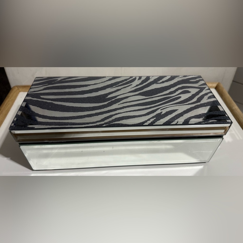Zebra Pattern Glass Box - Picture 8 of 8